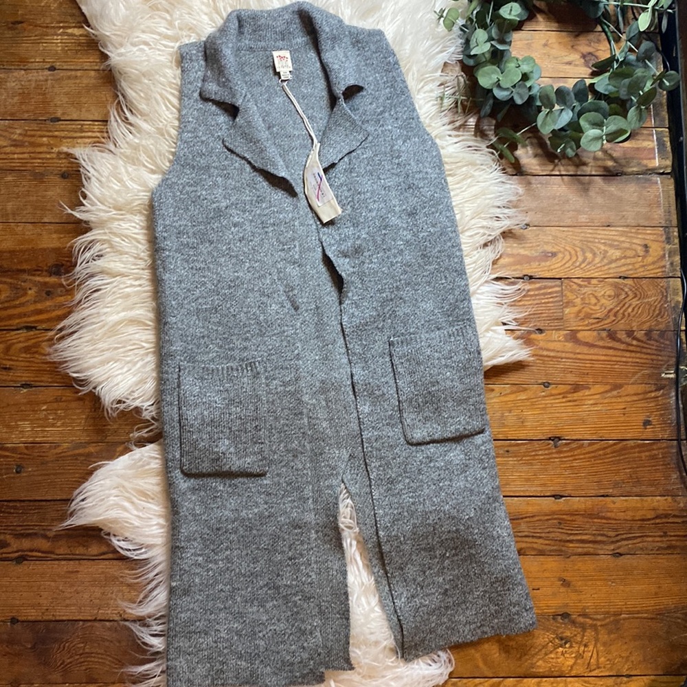 NWT I JOAH PREMIUM Fascination Gray Knit cardigan sz. Small